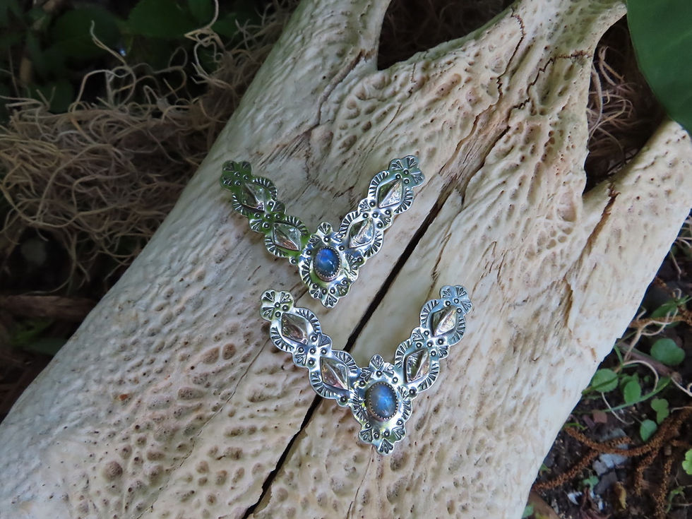 Thumbnail: The Moonstone Alligator Leather Jacket Collar Tips