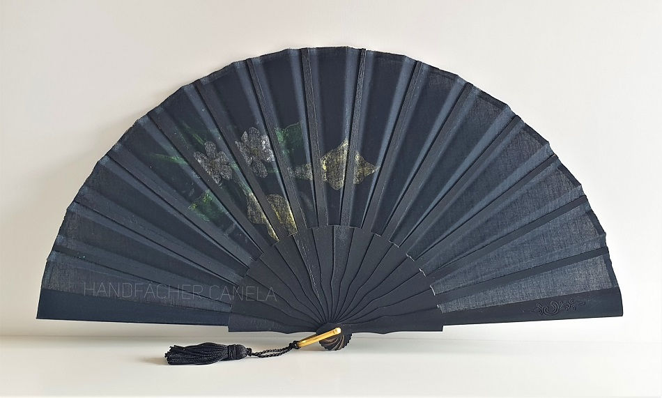 Thumbnail: Rückseite eines Handfächers handbemalt mit Callas. In Spanien handgefertigt und bemalt. Rückseite des Fächers