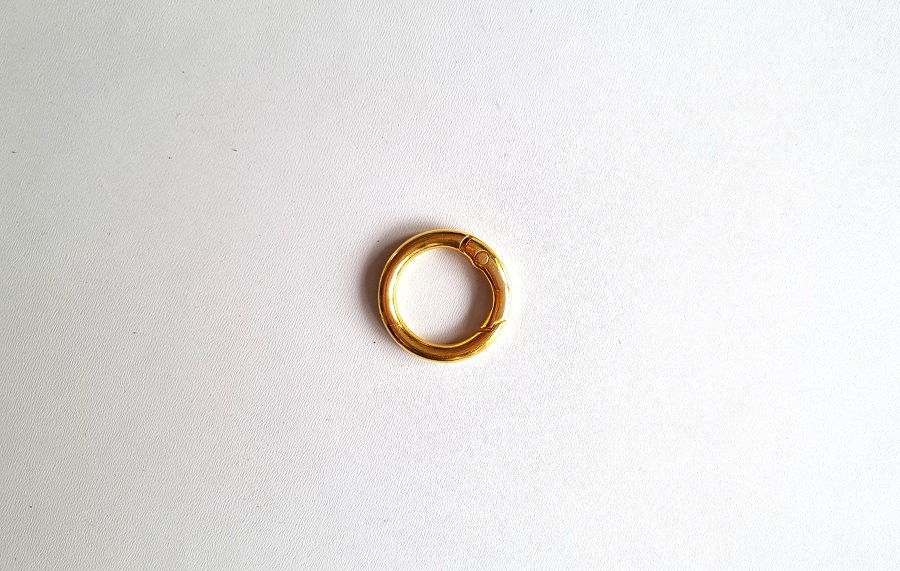 Thumbnail: Karabinen Ring um den Fächer an deiner Handtasche zu hängen.