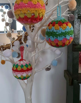 pom pom tree and square baubles