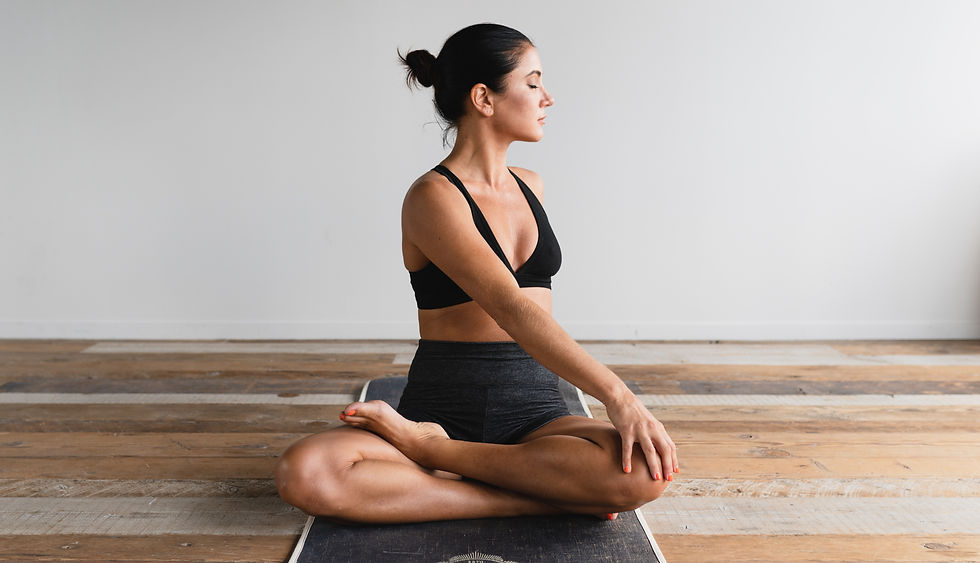 femme qui fait du yoga