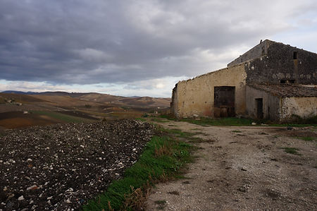 farmhouse in sicily