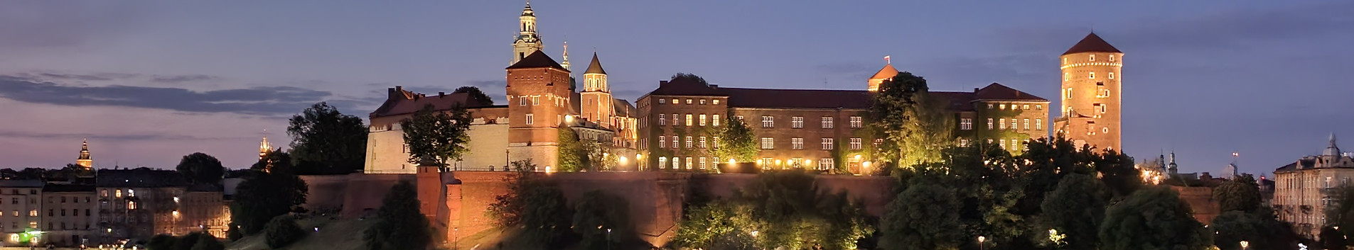 wawel at night.jpg