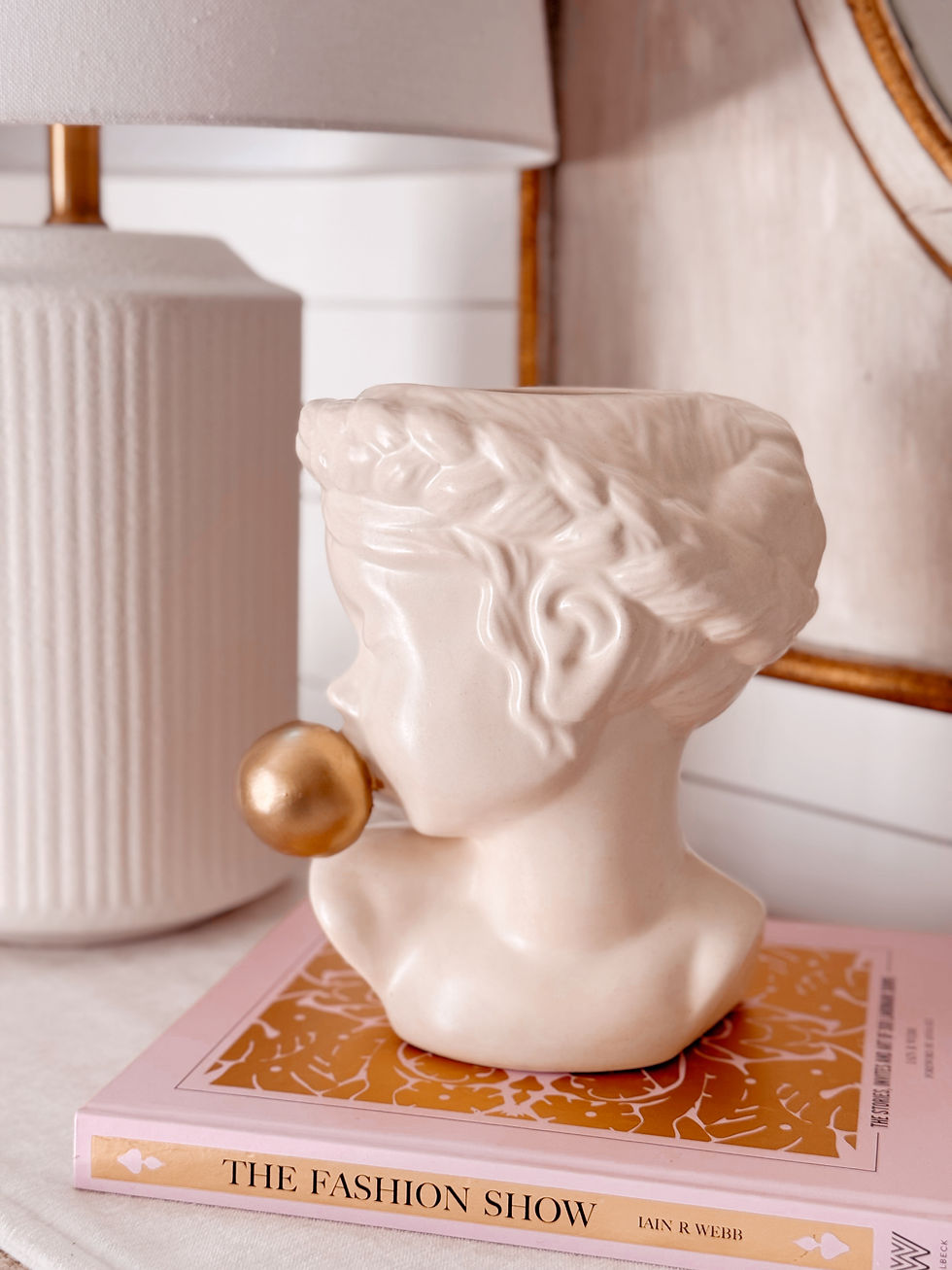 Miniatura: Matte Cream bust planter with gold gum