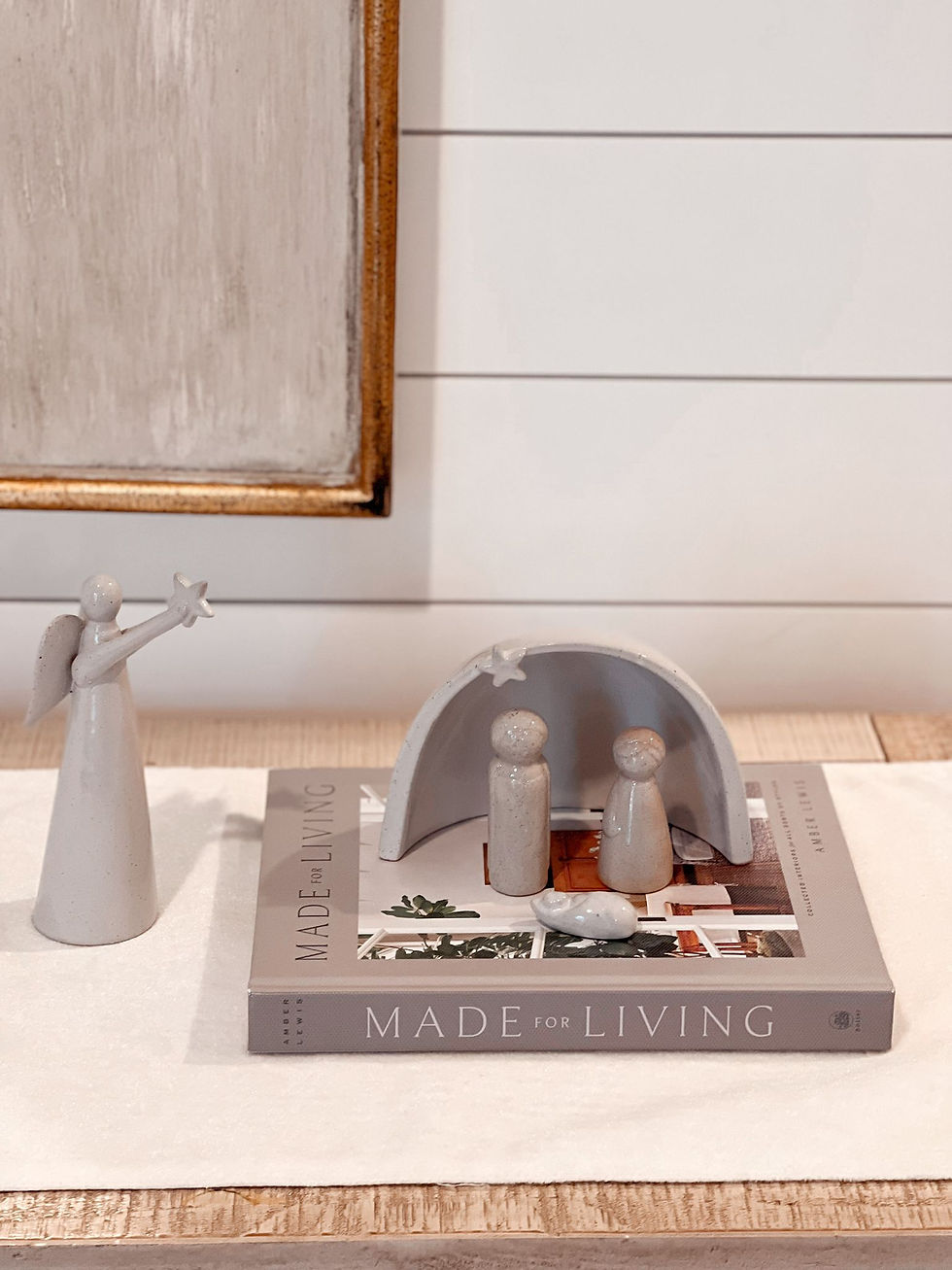 Miniatura: Stoneware nativity set