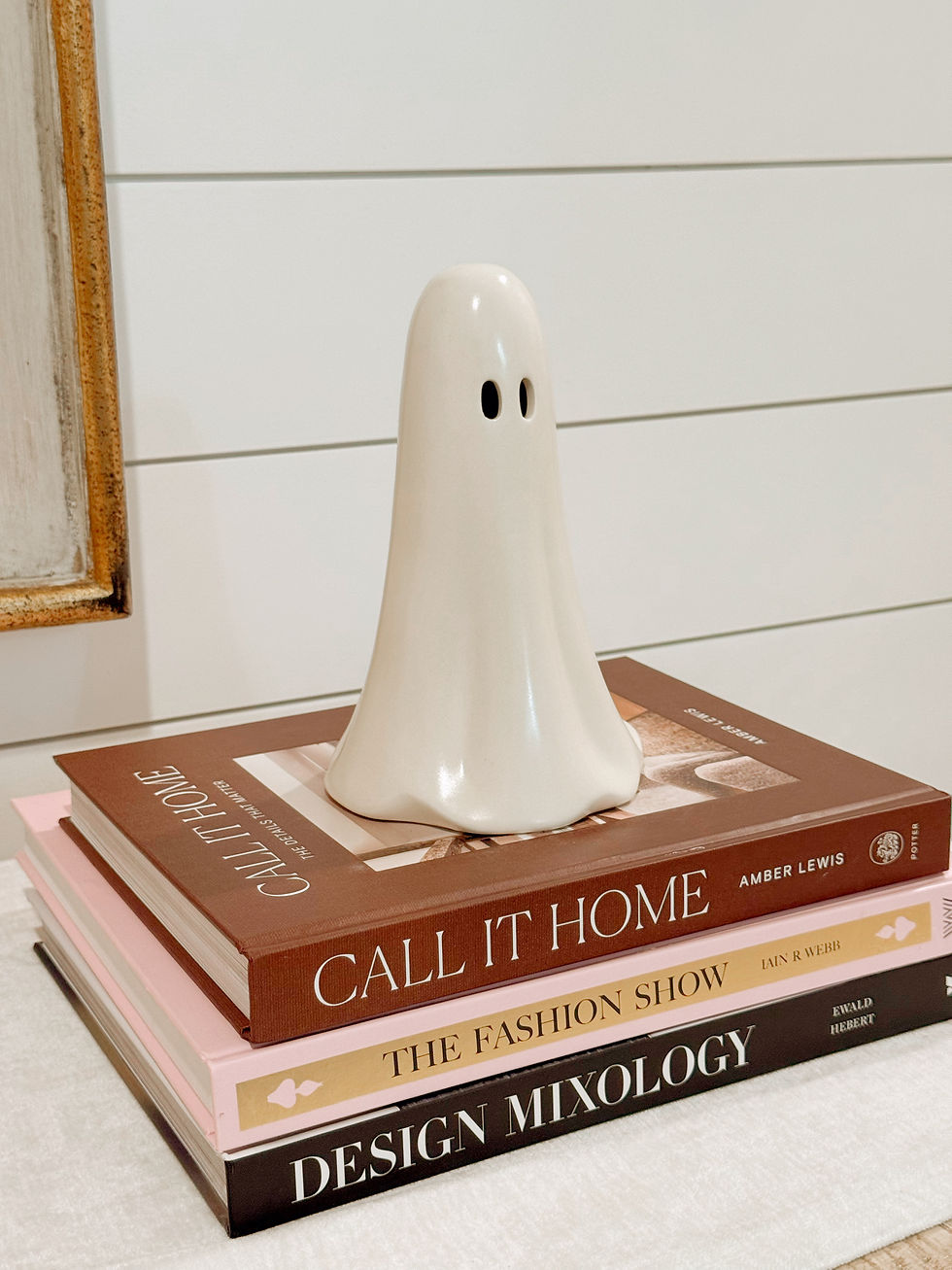 Thumbnail: Ghostly Figurine Big