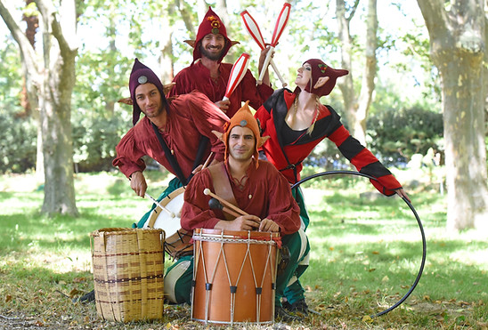 animation de Noël, spectacle de rue, troupe, compagnie, artistes, comédiens, jongleurs, musiciens, acrobates, soukha