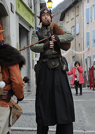 lutins, échasses, échassiers, déambulation, spectacle de rue, animation pour Noël