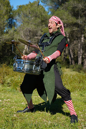 Animation de Noël, percussion de rue, lutin, marché de Noël