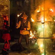 animation et spectacle de Noël, artistes de feu, jongleur de feu, cracheur de feu