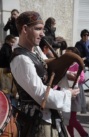 sonneur de cornemuse, joueur de cornemuse, cornemuse médiévale