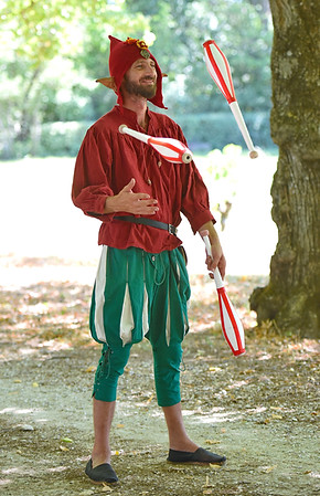 animation de Noël, jongleur, lutin, cirque, spectacle de rue
