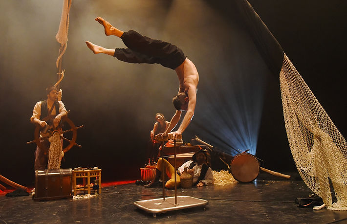 Spectacle pirate, spectacle de scène, spectacle en salle
