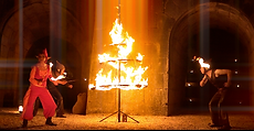 Spectacle de feu pour Noël avec jongleurs et cracheurs de feu