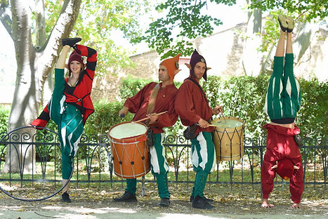 animation de Noël, acrobates, musiciens, lutins, spectacle de rue, soukha