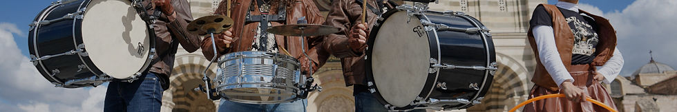 alignement-percussion-batouka-spectacle-rue.JPG