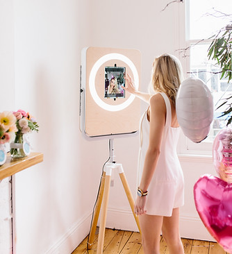 Photoillustrated_Gif_Booth_hire