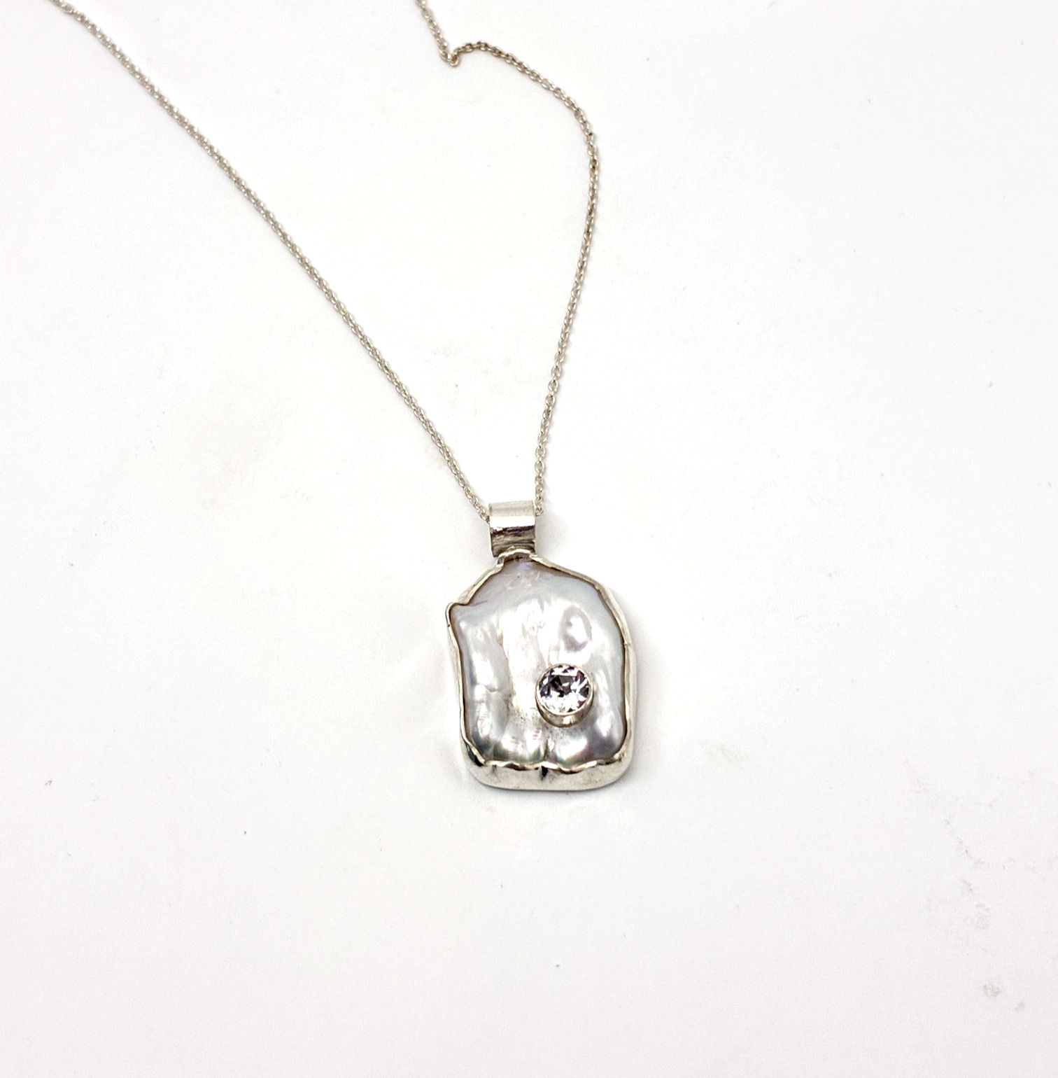 Gemstone in Pearl Silver Necklace