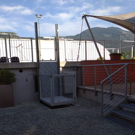 Il Circolo tennis di Rovereto diventa accessibile con elevatore verticale per disabili