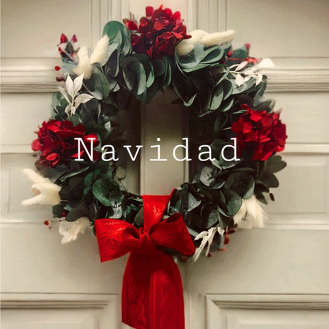 Coronas navideñas de flor preservada y portavelas navideñas de flor preservada