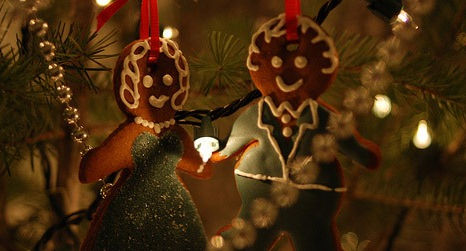 Six Non-Basic Ways to Get Someone Under the Mistletoe