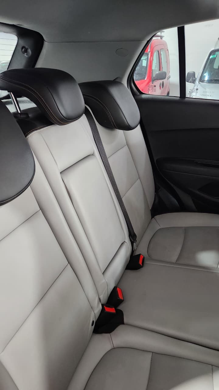 Miniatura: CHEVROLET TRACKER AWD PREMIER + 2018 (Valor en dolares)