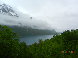 an einenem Fjord