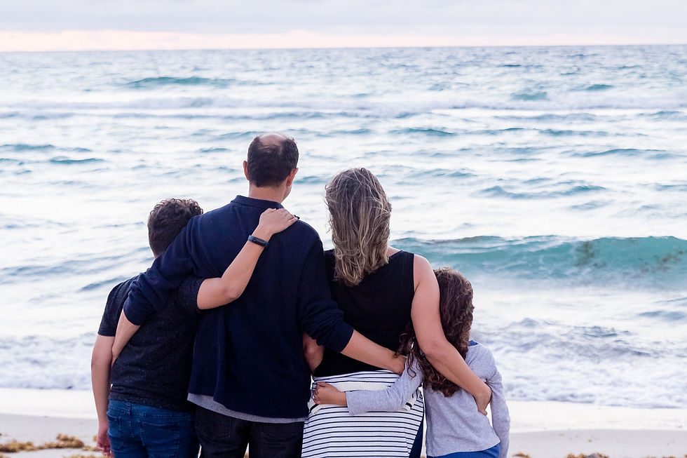 Familj vid havet – hoppfull framtid trots psykisk ohälsa.