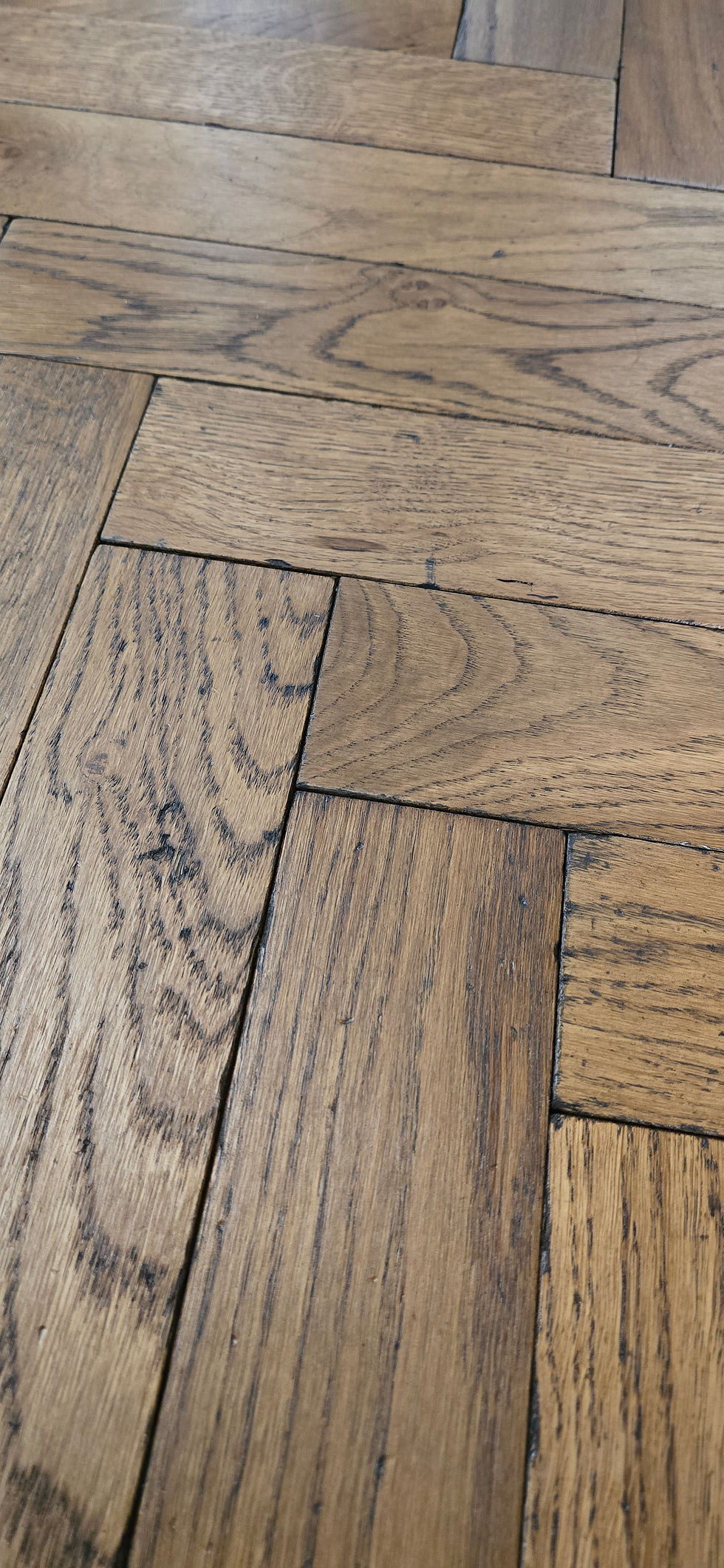 Thumbnail: Core Tumbled Russet European Engineered Oak Herringbone