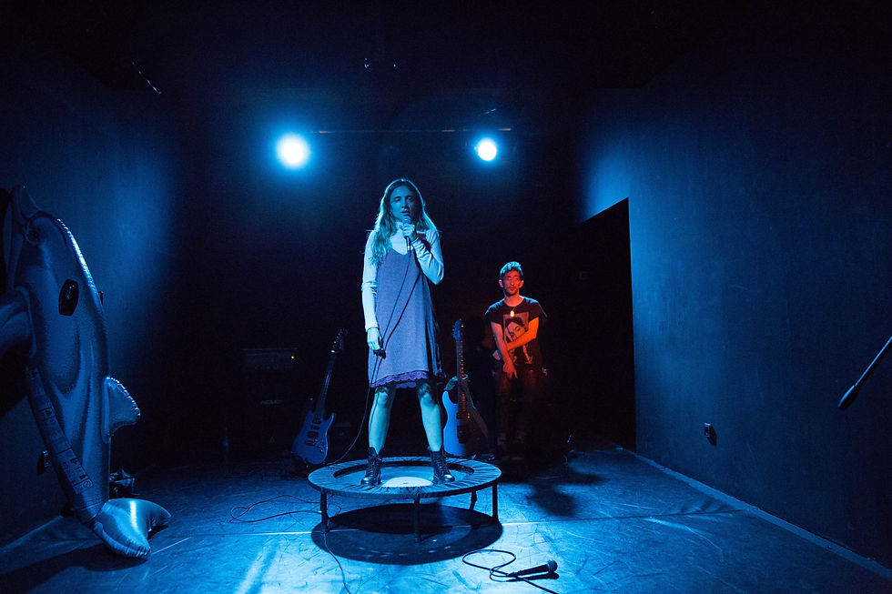 IMéramos unos niños que escuchan música en su cuartoG_1570