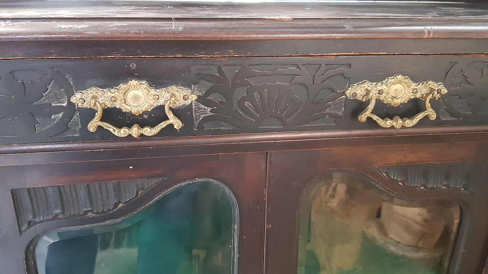 Thumbnail: Victorian display unit with bevelled mirror