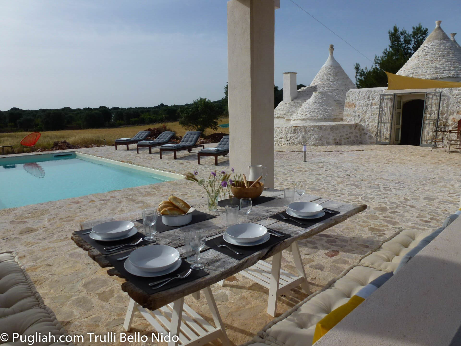 Schattige Pergola und Abendessen am Pool