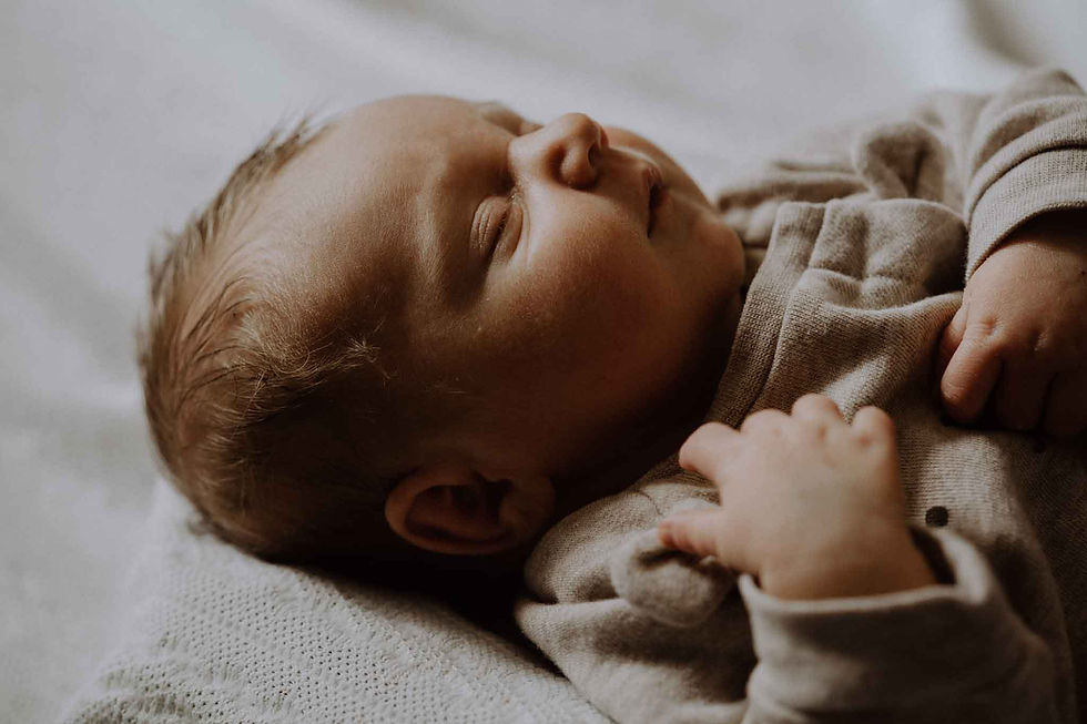 Zarte Anfänge: Wie eure ersten Babyfotos ganz ohne Stress entstehen.