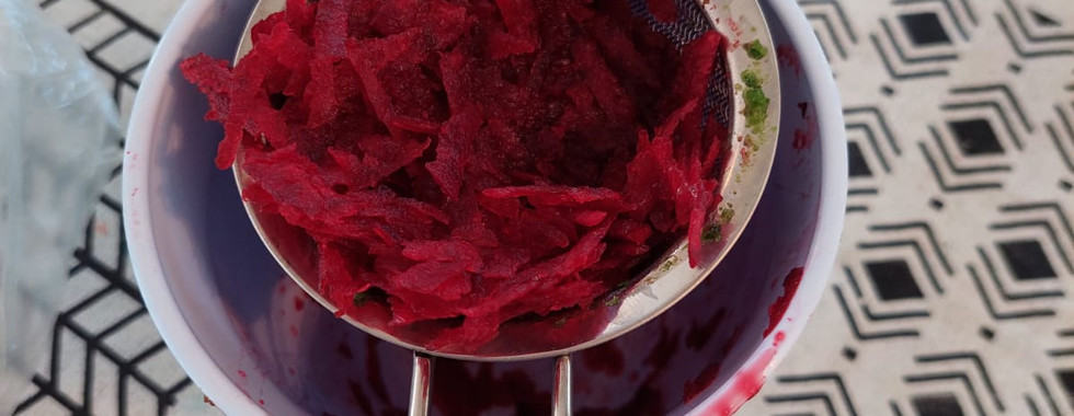 Preparando o pigmentos com beterraba