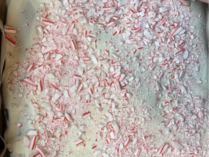 There’s nothing more festive—or more dangerously snackable—than a batch of homemade peppermint bark. This version layers smooth dark chocolate with creamy white chocolate, all topped with a crunchy blizzard of peppermint pieces. It looks beautifully swirled and holiday-ready, but the best part? It’s unbelievably easy to make. No fancy techniques, no special tools—just simple ingredients that come together in minutes. Whether you’re gifting it, serving it at a holiday party, or sneaking a piece straight from the fridge (no judgment!), this peppermint bark is the perfect blend of rich, sweet, and refreshing.