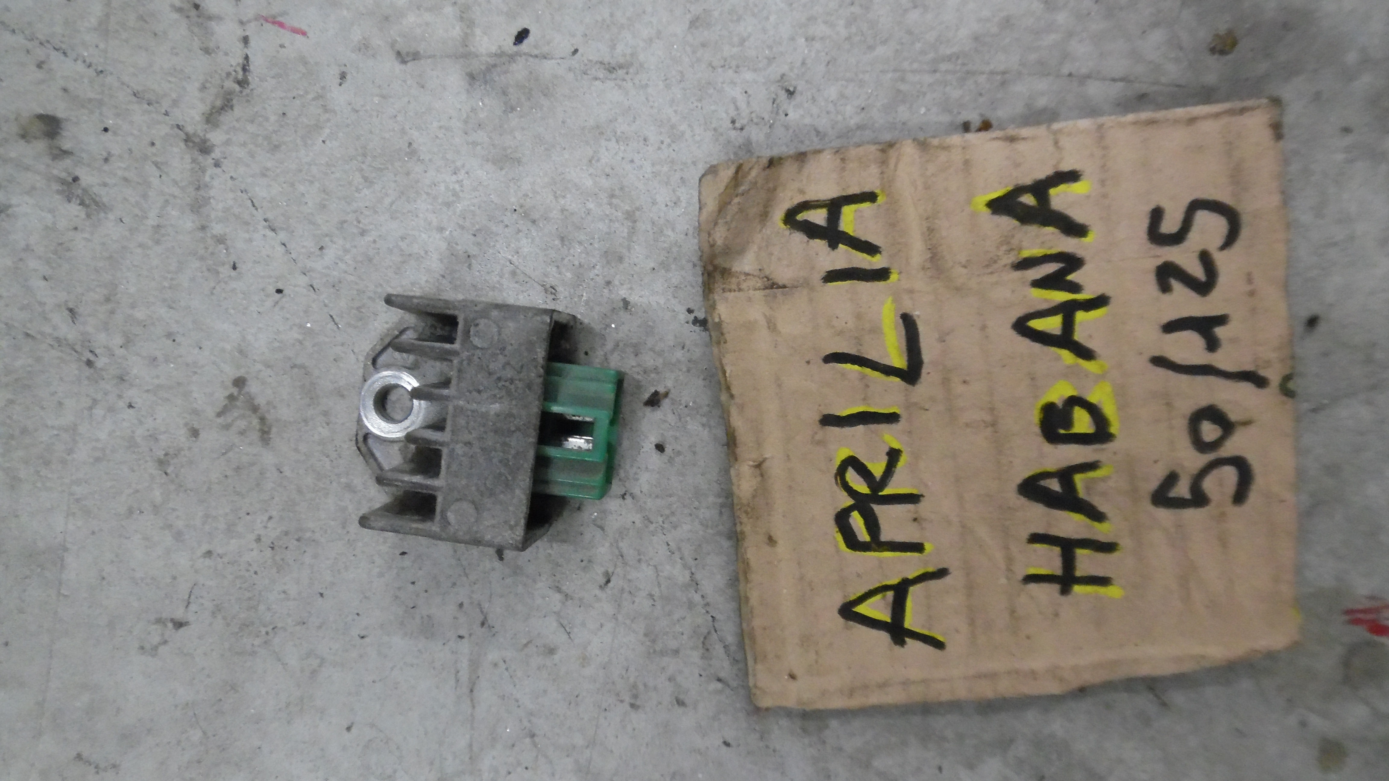 REGOLATORE DI TENSIONE USATO APRILIA HABANA 50cc 2T