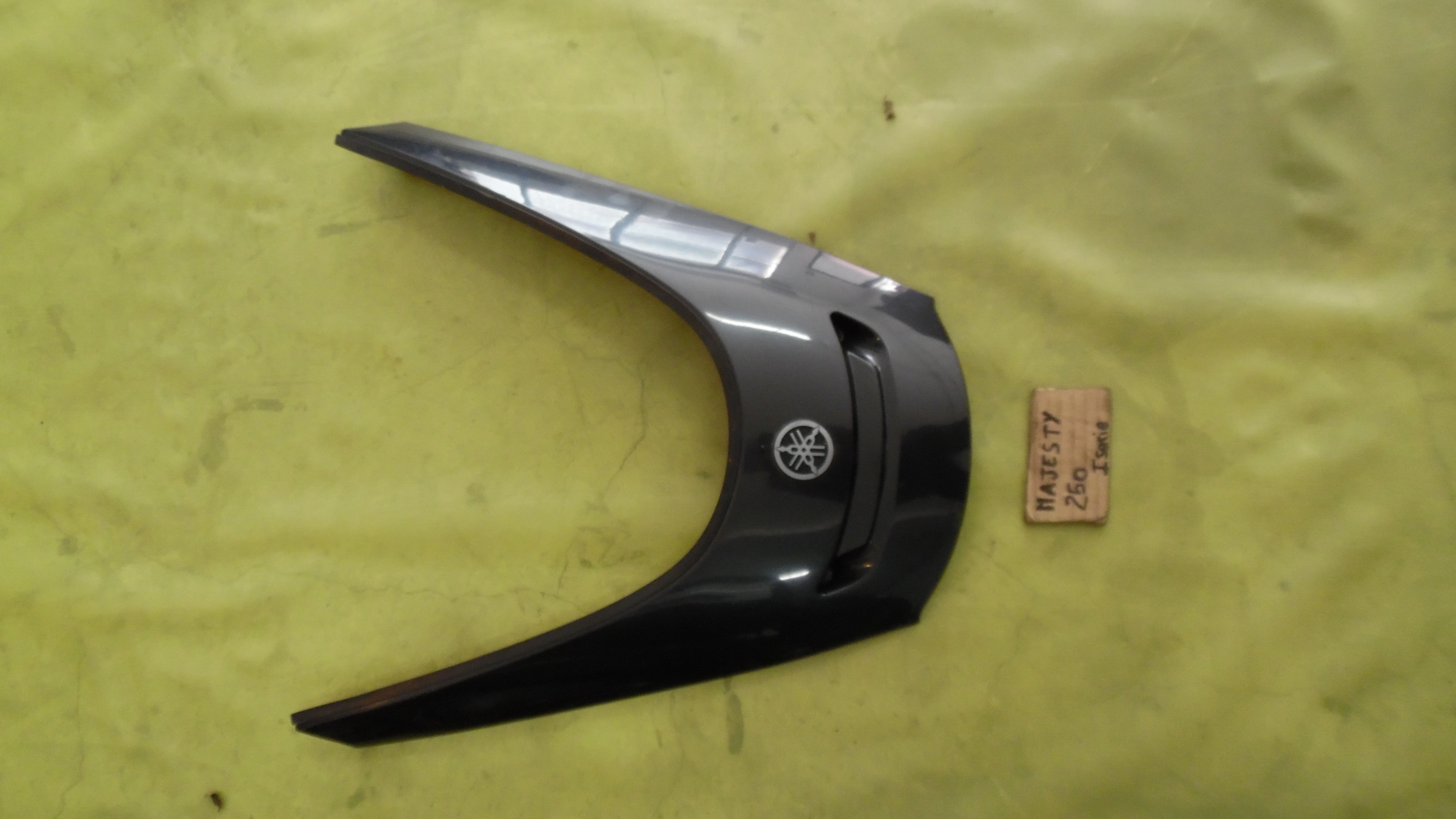 CARENA ANTERIORE SCUDETTO YAMAHA MAJESTY 250 1° SERIE 96-00