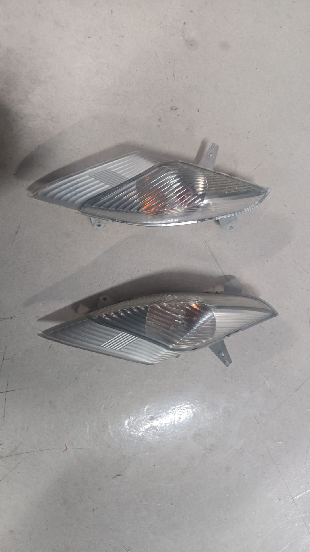 COPPIA FRECCE ANTERIORI BIANCHE USATE SUZUKI BURGMAN 250 400 03 - 06