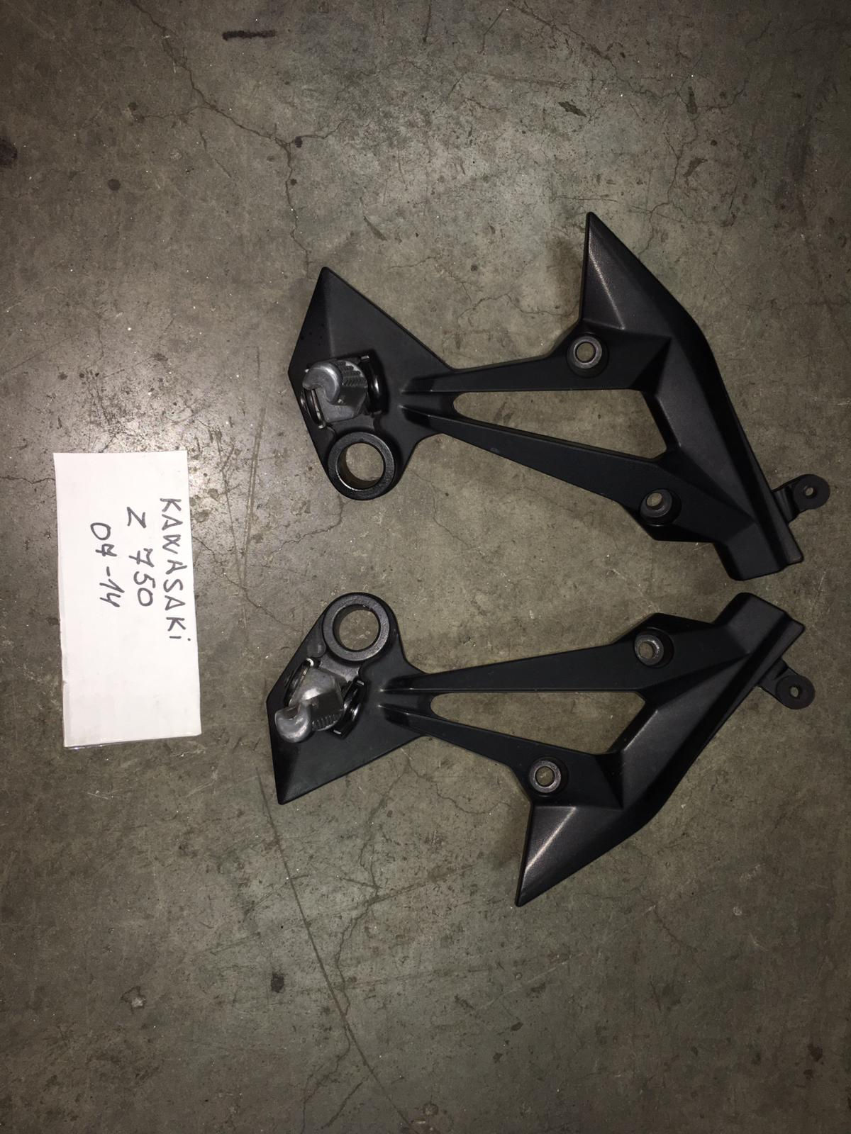 COPPIA PEDALINE PASSEGGERO USATE KAWASAKI Z 750 06 - 14