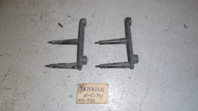 Miniatura: COPPIA STAFFE SUPPORTO CUPOLINO USATE YAMAHA X CITY 125 250