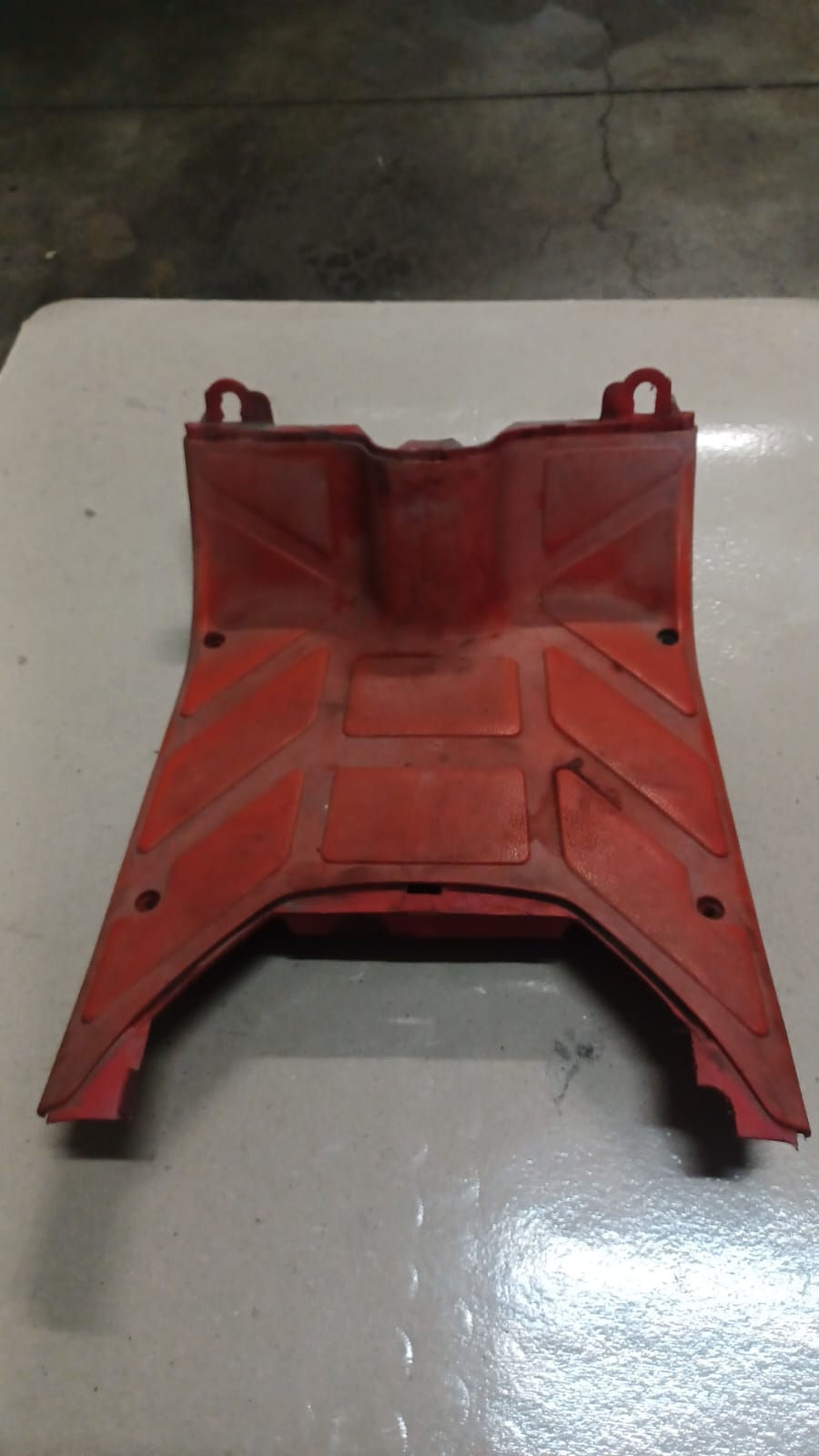 PLASTICA PEDANA APPOGGIA PIEDI ROSSA USATA PIAGGIO NTT 50