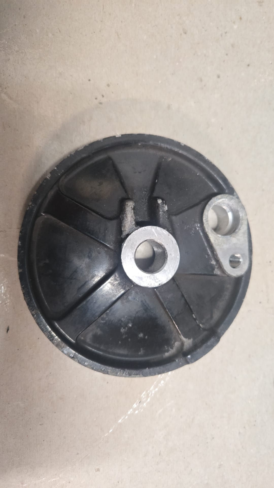 FLANGIA COPERCHIO PORTA SENSORE ABS ANTERIORE YAMAHA T MAX 500 04 - 07