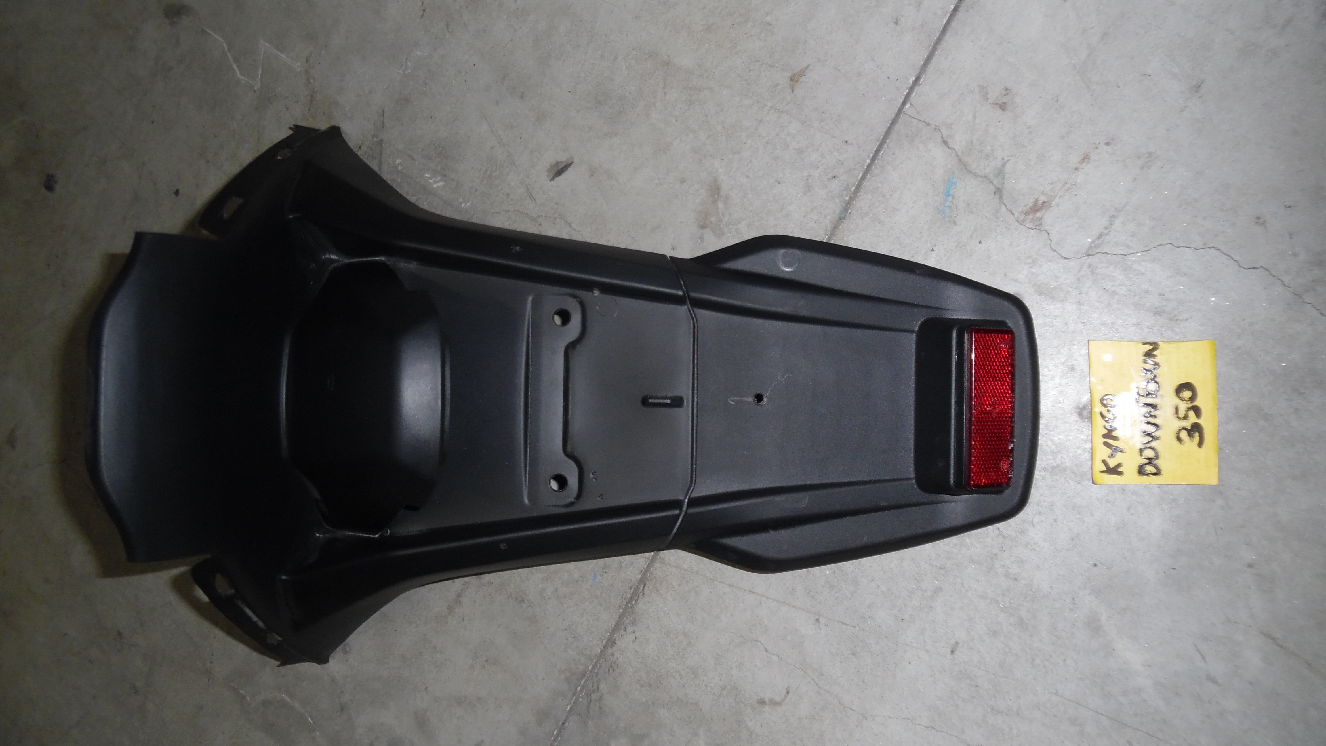 PARAFANGO POSTERIORE TARGA USATO KYMCO DOWNTOWN 350