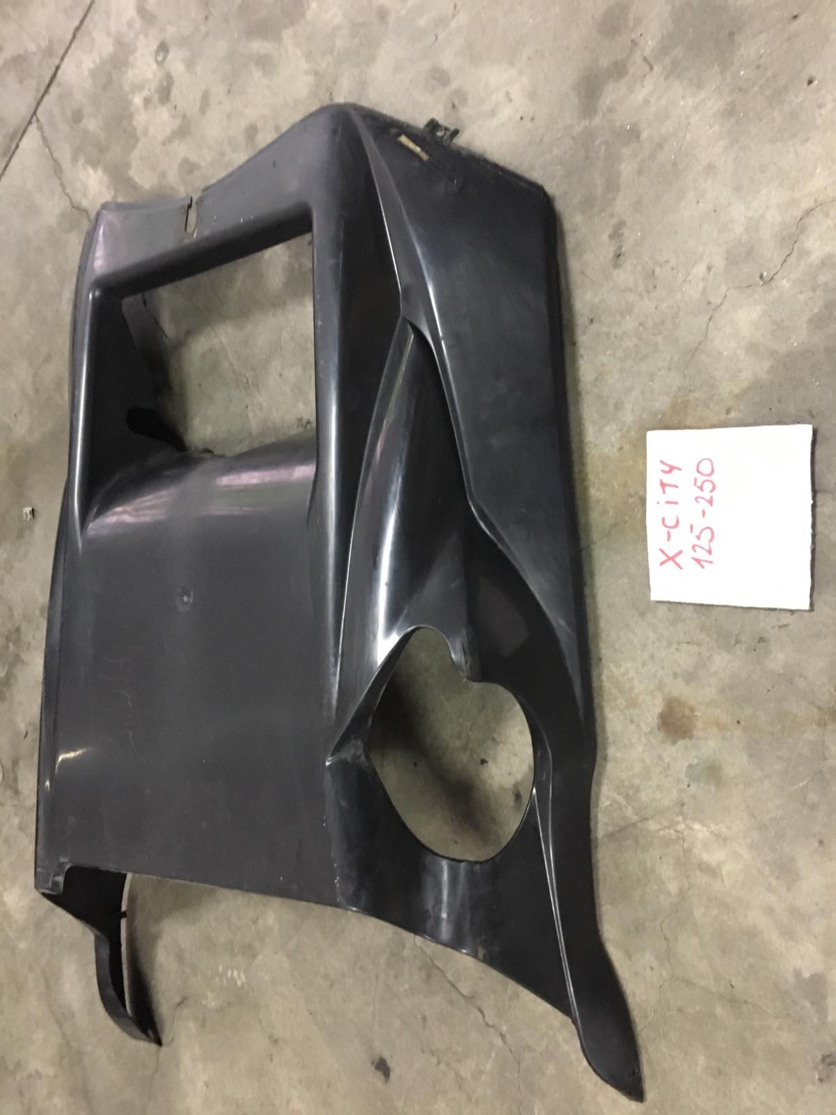 PLASTICA VASCA SOTTO PEDANA USATA YAMAHA X CITY 125 250