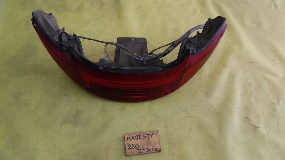 Miniatura: FANALE POSTERIORE USATO YAMAHA MAJESTY 250 2° SERIE 00-05