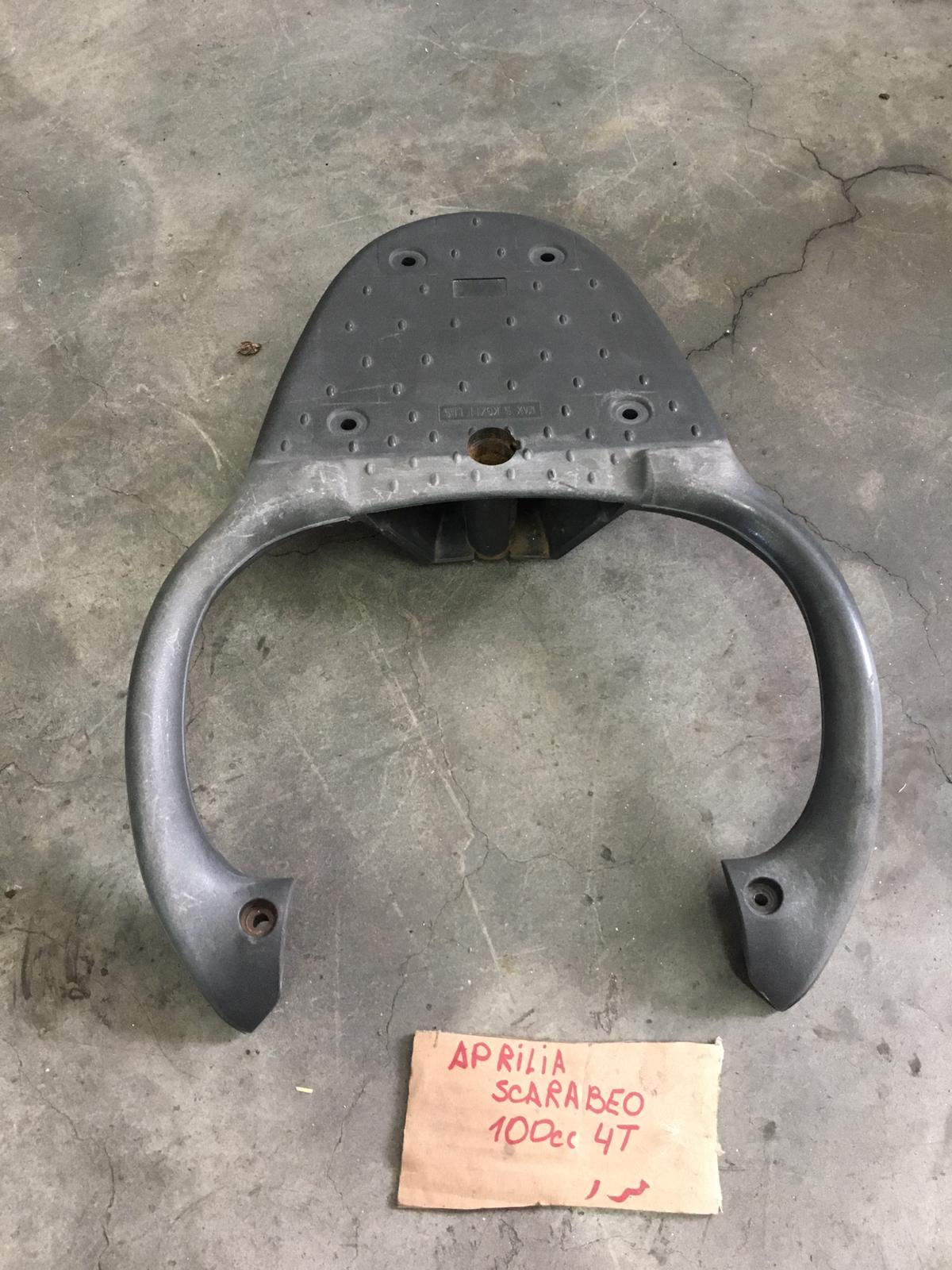 MANIGLIONE POSTERIORE USATO APRILIA SCARABEO 100 4T