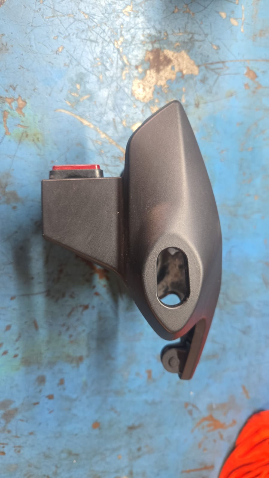 Miniatura: PLASTICA CORNICE FANALE POSTERIORE HONDA NC700X 12-14