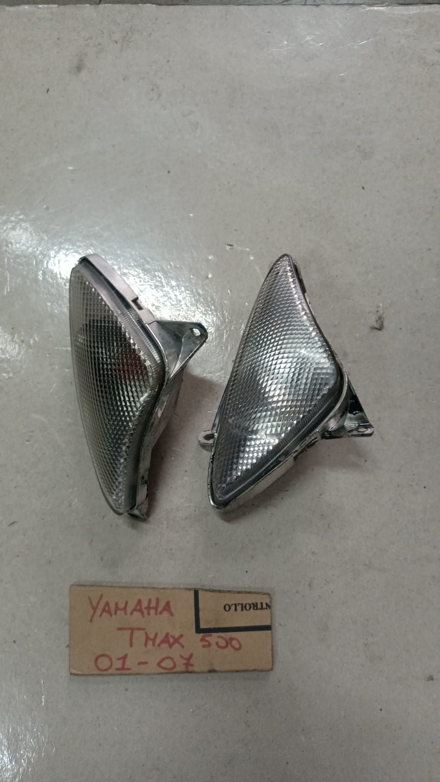 COPPIA FRECCE ANTERIORI BIANCHE USATE YAMAHA T MAX 500 01 07
