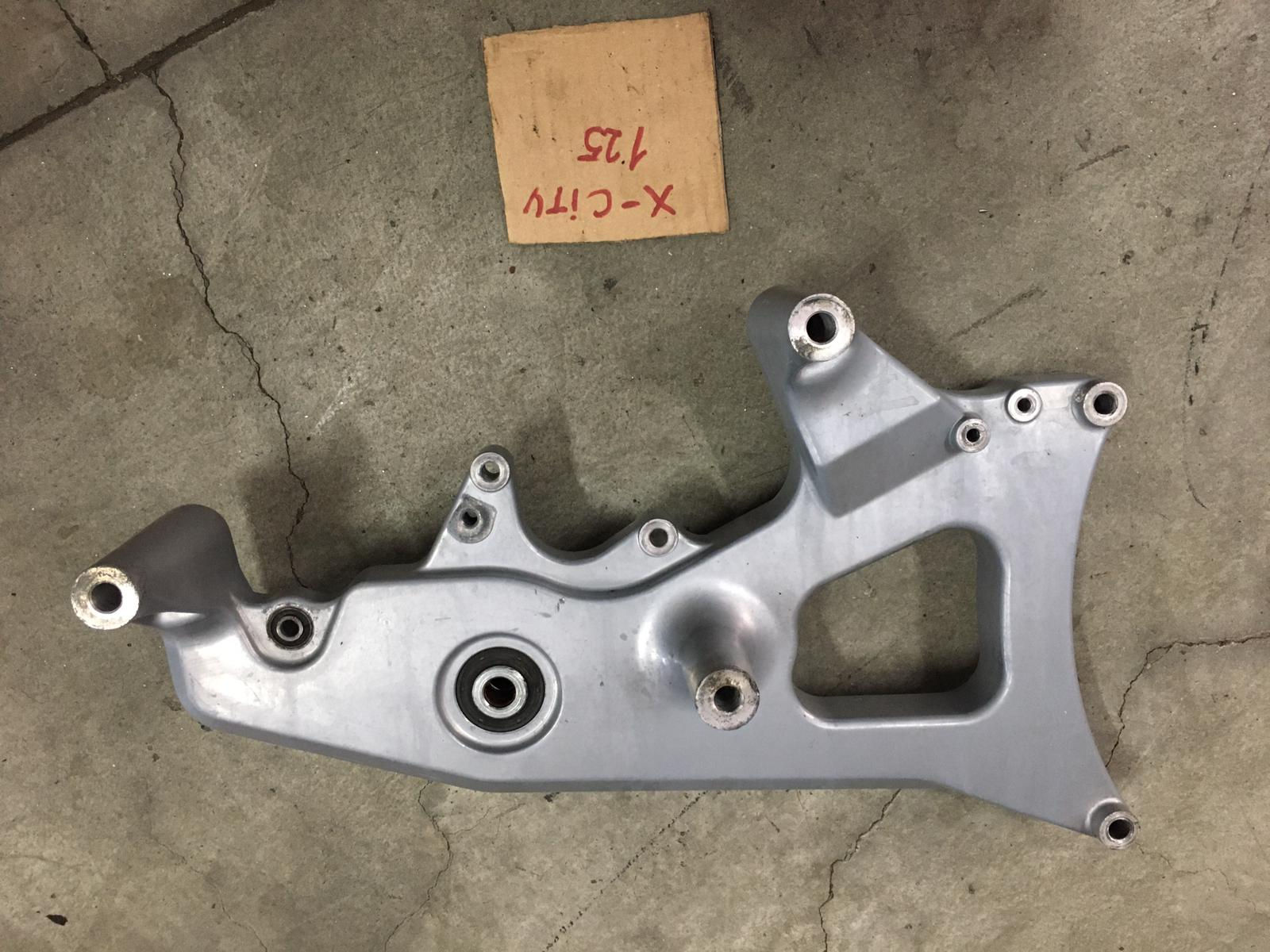 Staffa supporto marmitta cusc yamaha x city x max 125