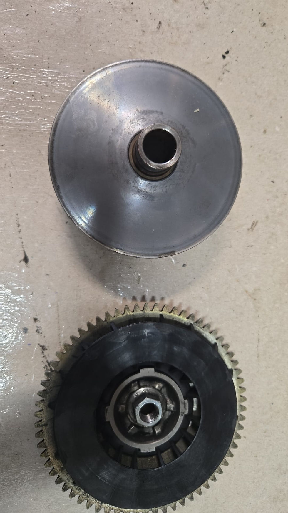 VARIATORE COMPLETO + SEMIPULEGGIA USATI APRILIA SCARABEO 50 MOT.PIAGGIO